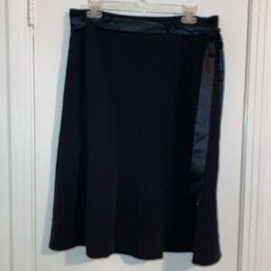 Larry Levine black flair knee length skirt with belt